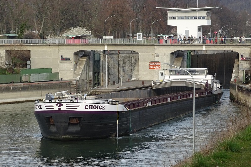 As River Levels Drop, Congestion on Inland Waterways Increases